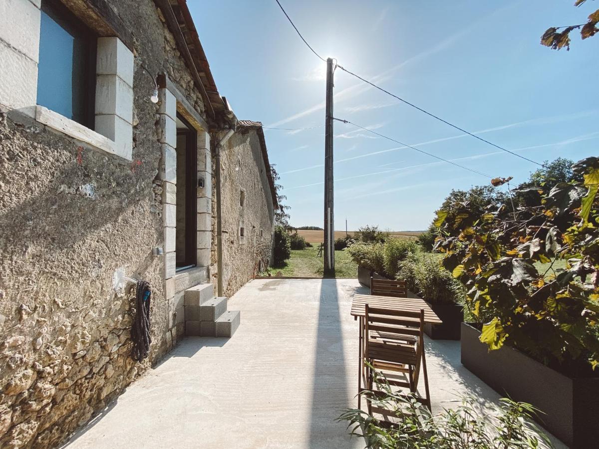 La Parenthese, Joli Studio Avec Terrasse Valeuil Dış mekan fotoğraf