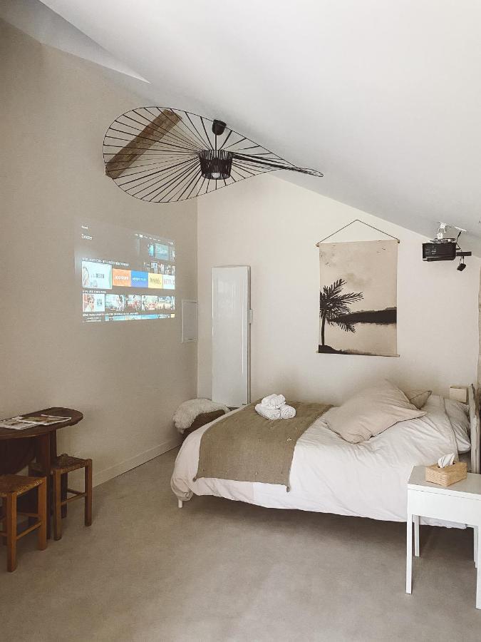 La Parenthese, Joli Studio Avec Terrasse Valeuil Dış mekan fotoğraf