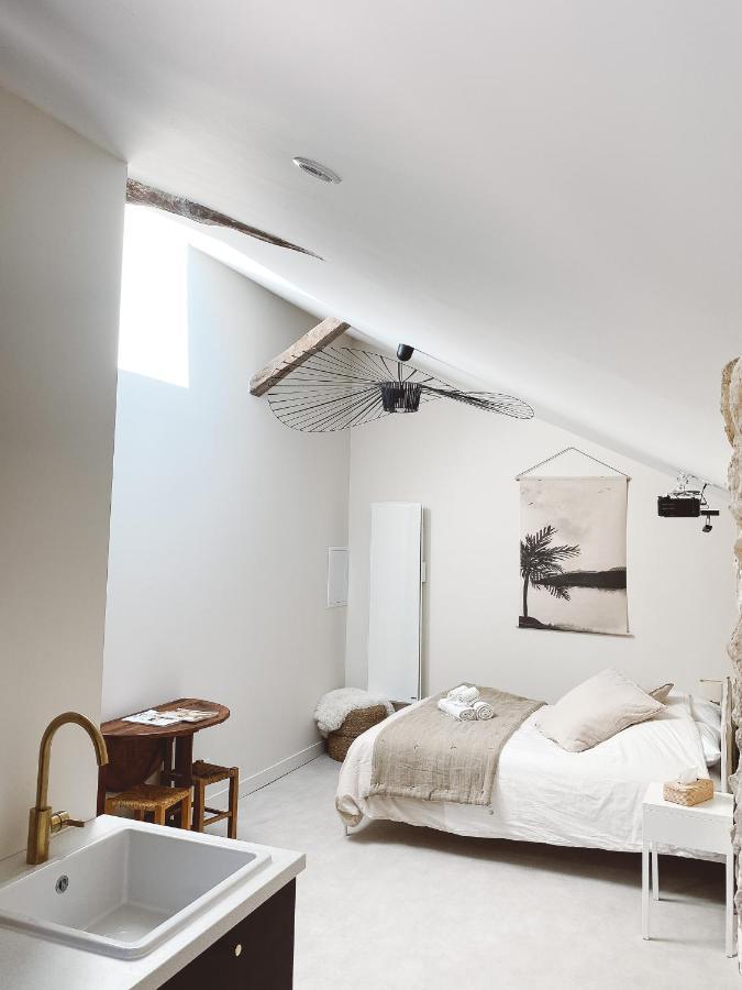 La Parenthese, Joli Studio Avec Terrasse Valeuil Dış mekan fotoğraf